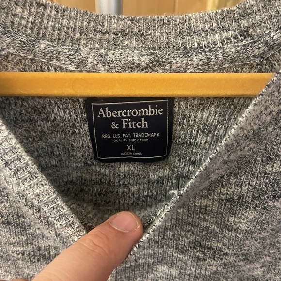 Abercrombie & Fitch sweater - Picture 2 of 2